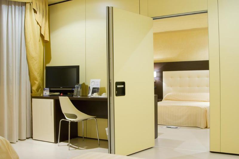 Jr Amadeus Hotel 4*