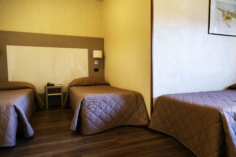 Jr Amadeus Hotel Bologne